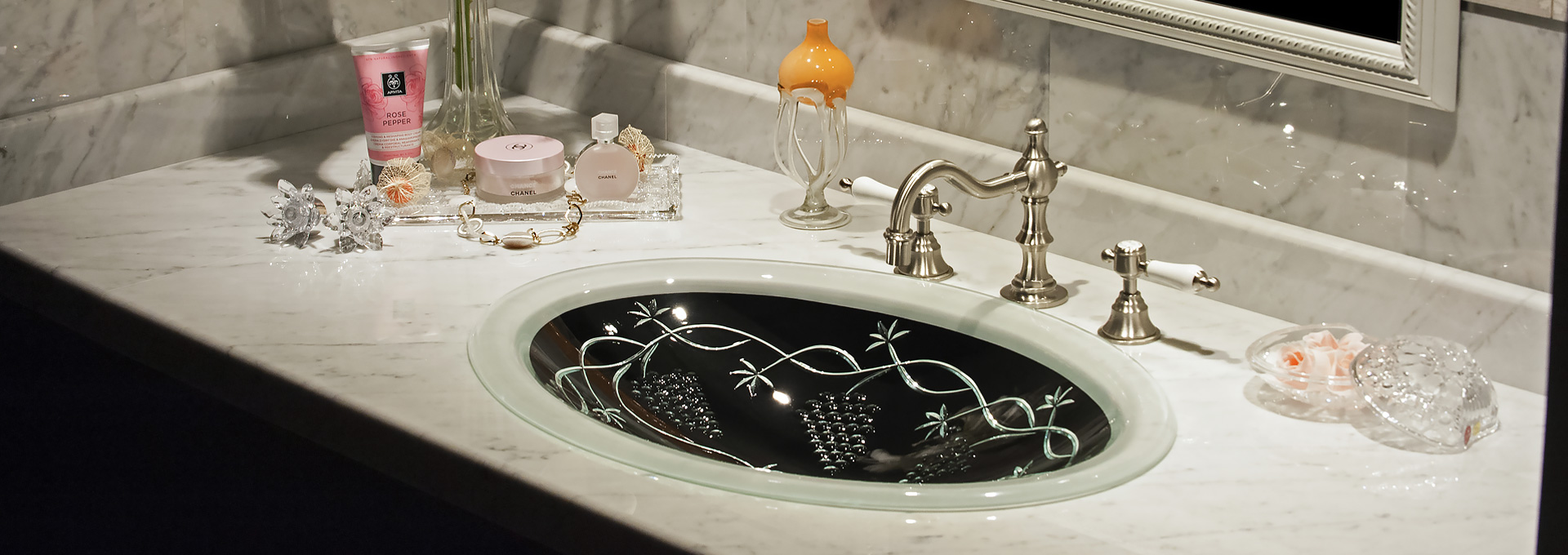 スラヴィアクリスタル：ヴィネア洗面ボウル：洗面器：手洗い器：手洗いボウル：最高級：美しい：おしゃれ：豪華：