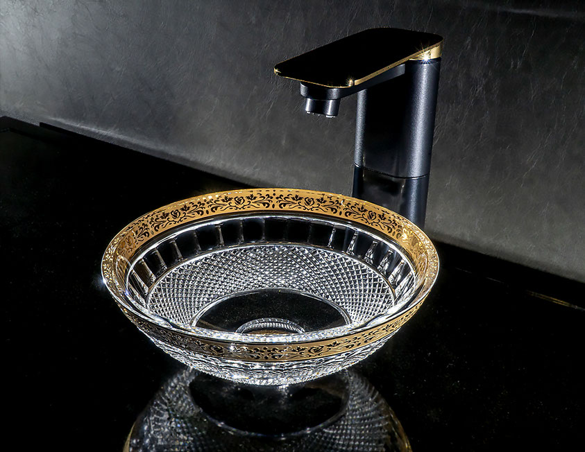 スラヴィアクリスタル　ミミ　エンパイアーゴールドクリスタル洗面ボウル　｜クリスタル｜ガラス｜手洗器｜手洗いボウル｜洗面器｜小型｜コンパクト｜トイレ｜玄関｜スペース｜デザイン｜おしゃれ｜豪華｜美しい｜スラビアクリスタル｜小さめ｜