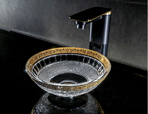 スラヴィアクリスタル　ミミ　エンパイアーゴールドクリスタル洗面ボウル　｜クリスタル｜ガラス｜手洗器｜手洗いボウル｜洗面器｜小型｜コンパクト｜トイレ｜玄関｜スペース｜デザイン｜おしゃれ｜豪華｜美しい｜スラビアクリスタル｜小さめ｜